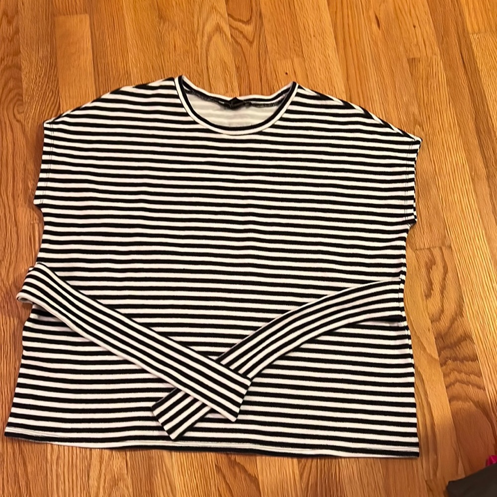 🖤🤍 black and white striped Express shirt
